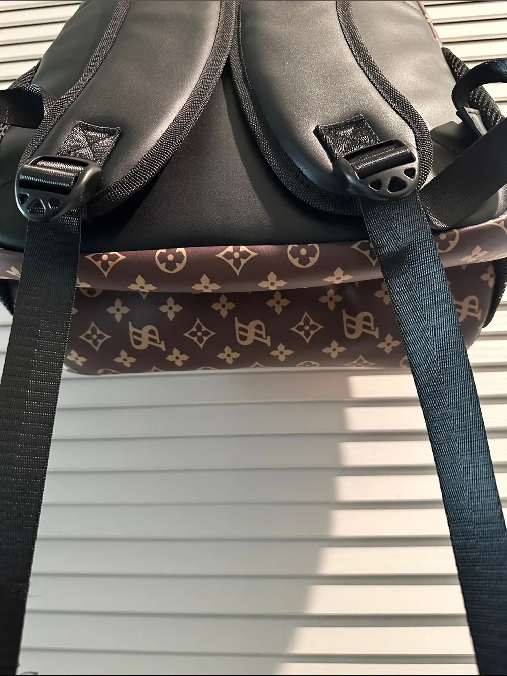 NWT Reason Ex Large All Time Champ Bear Laptop Backpack with Side Mesh Pockets.